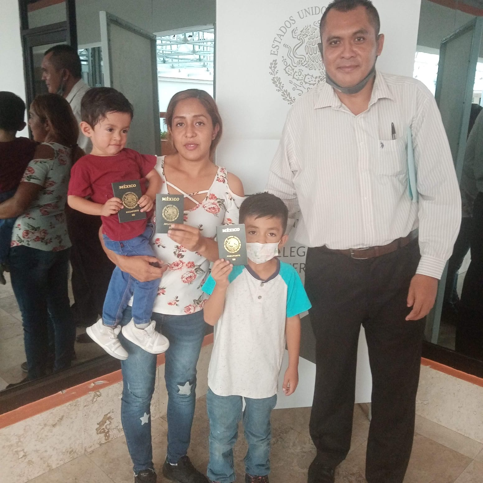 Entrega de pasaportes